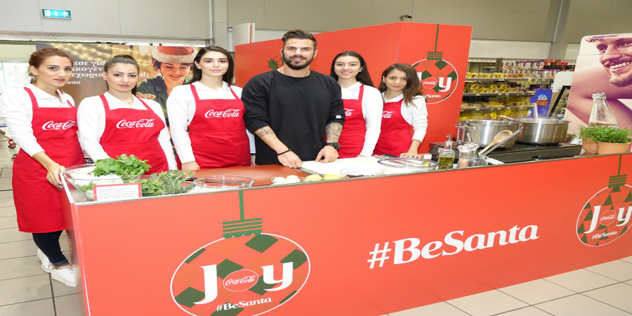Ο Άκης Πετρετζίκης στην Κύπρο  μαγειρεύει γιορτινές συνταγές παρέα με την Coca-Cola